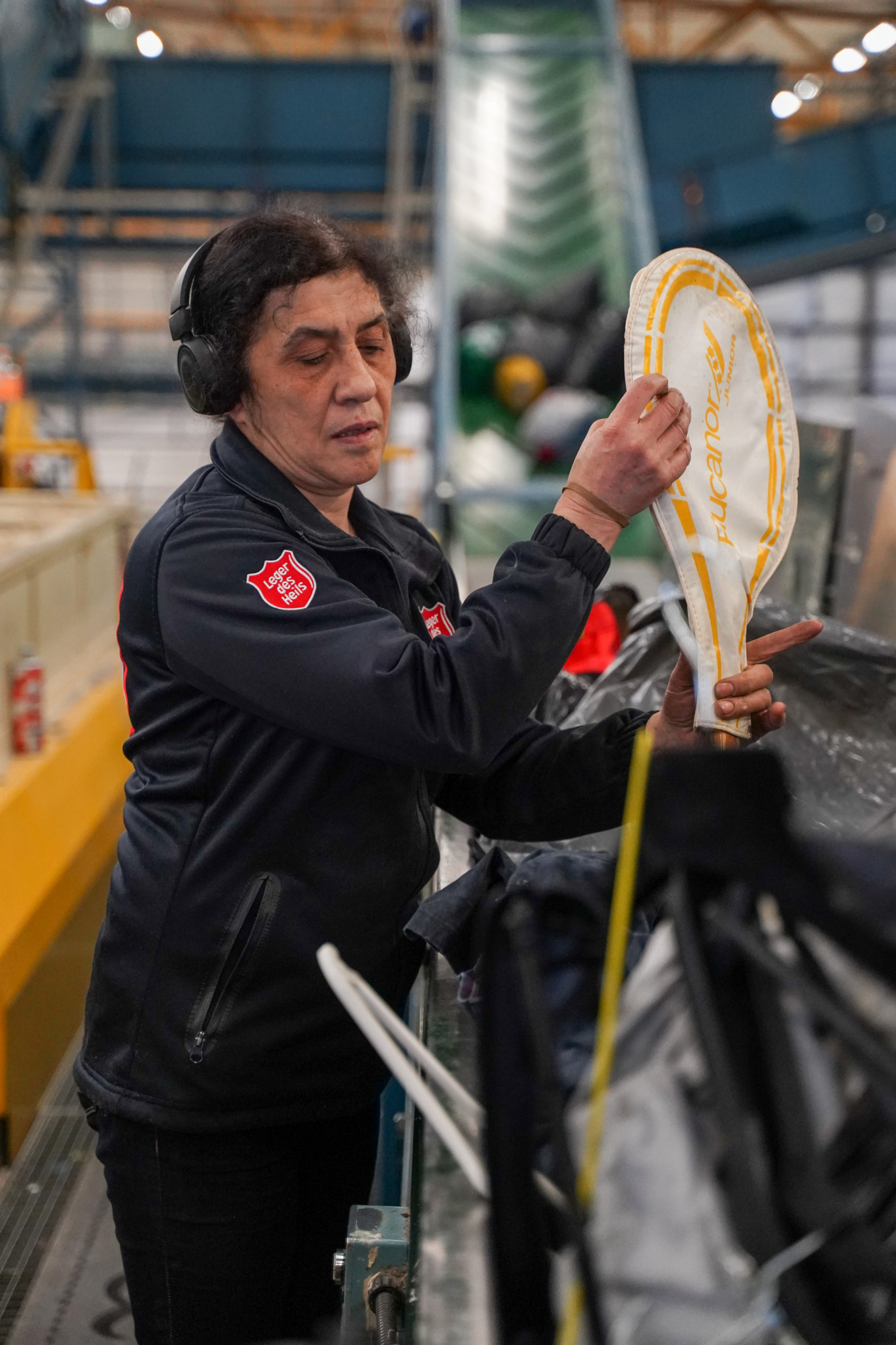 Met het sorteren van textiel creëren wij werkgelegenheid 