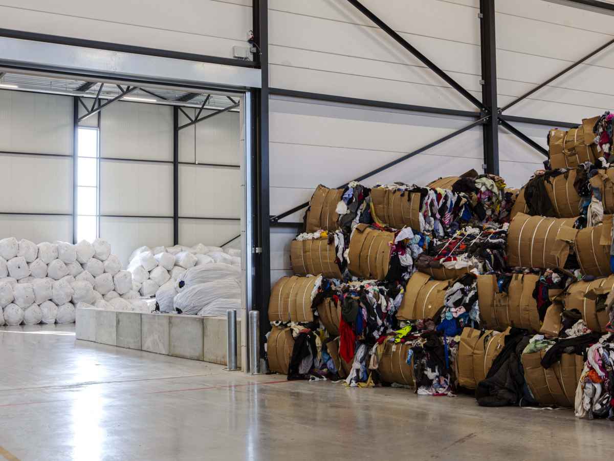 Proberen Analist Recensie Tweedehands kleding en textiel wordt ingezameld en hergebruikt door Leger des Heils ReShare Proberen Analist Recensie Tweedehands kleding en textiel wordt ingezameld en hergebruikt door Leger des Heils ReShare